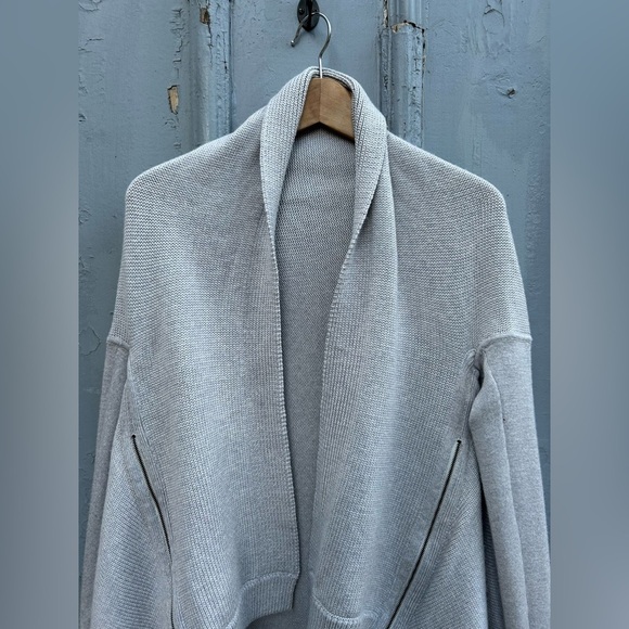 Lululemon Wrap It Up Sweater, approx size 8/10 - Picture 13 of 13